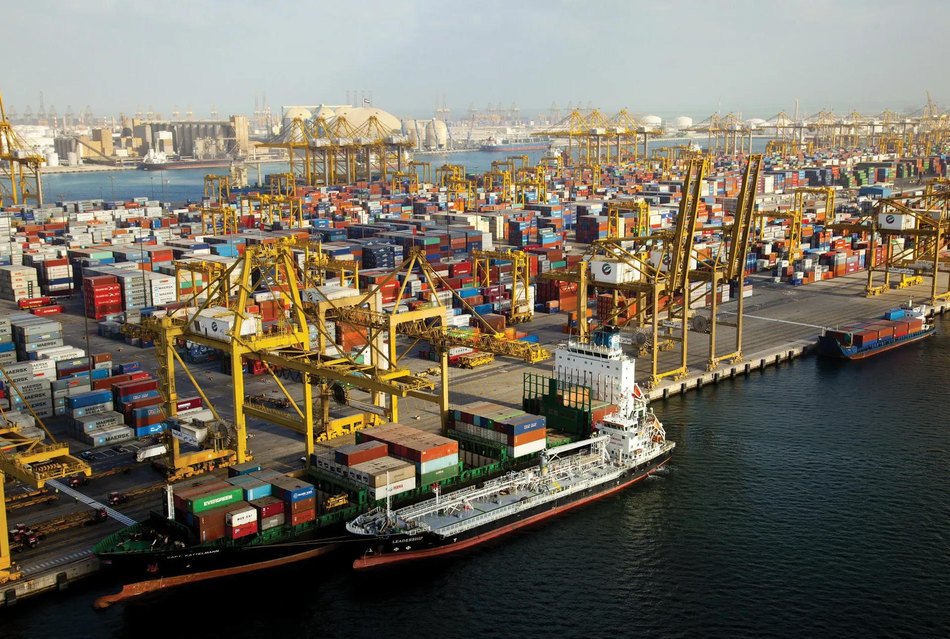 RAK offshore company formation